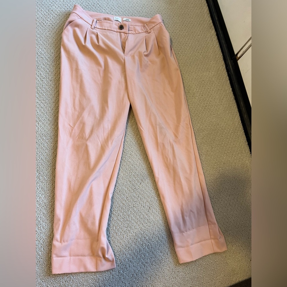 Light pink women’s dress pants, size 8.